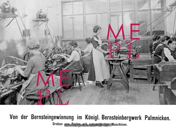 : Women processing amber, 1910 : Women processing amber, 1910