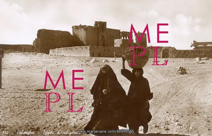 : Women in front of the site of Palmyra, Syria : Women in front of the site of Palmyra, Syria
