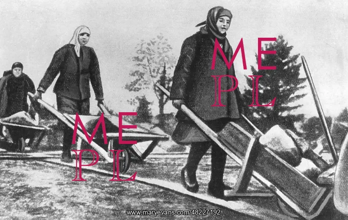 : Women in a Soviet labor camp : Women in a Soviet labor camp