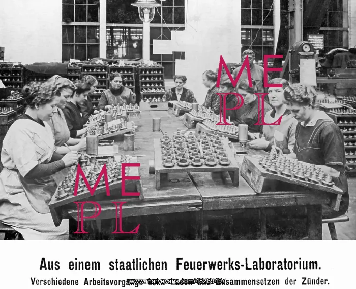 : Women in a state-owned fireworks laboratory, 1917 : Women in a state-owned fireworks laboratory, 1917