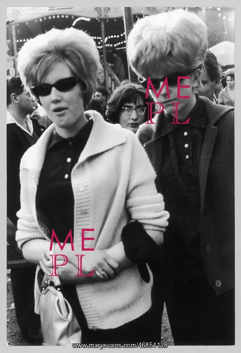 : WOMEN IN SUNGLASSES : WOMEN IN SUNGLASSES