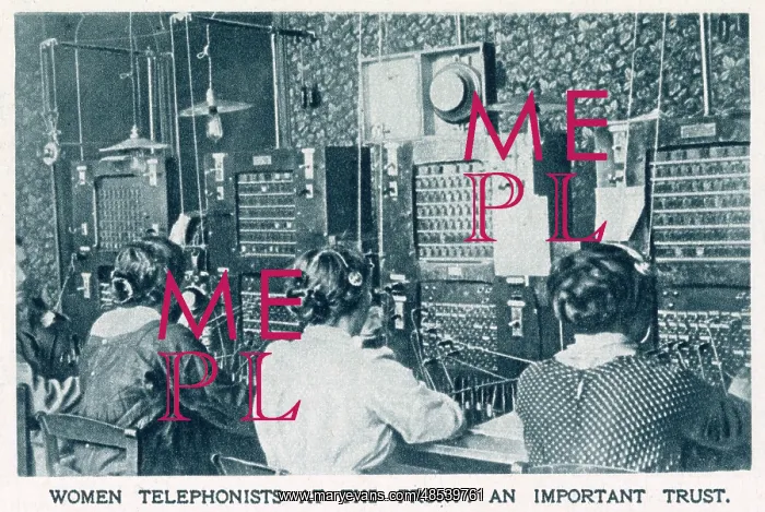 : Women Telephonists at Work at the Front WWI : Women Telephonists at Work at the Front WWI