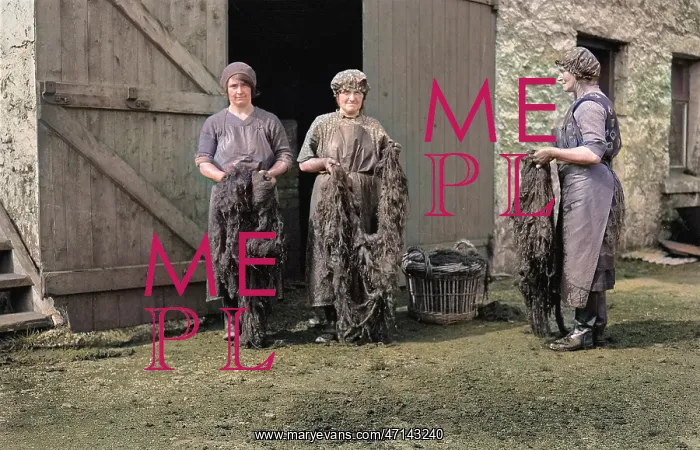 : Women textile workers, Scotland : Women textile workers, Scotland