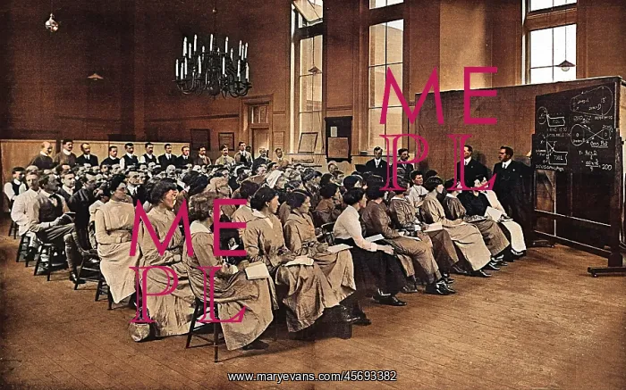  : Women being trained at an L.C.C. technical college, WW1