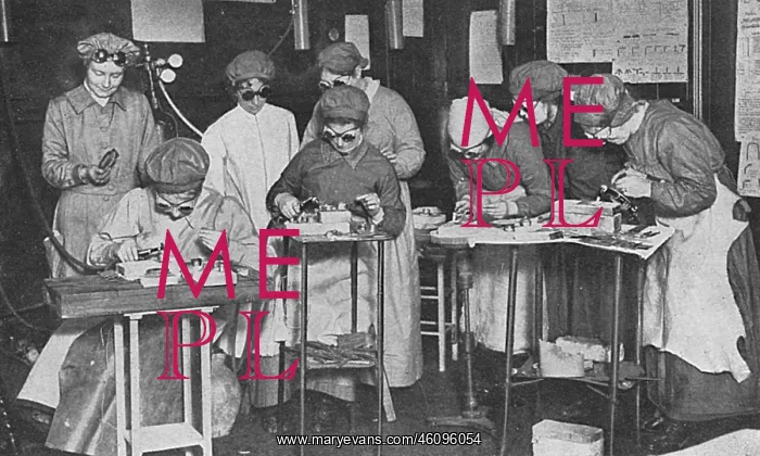: Women training in aeroplane construction, WW1 : Women training in aeroplane construction, WW1