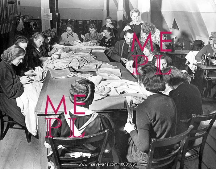 : Women in the war auxiliary service, WW2 : Women in the war auxiliary service, WW2