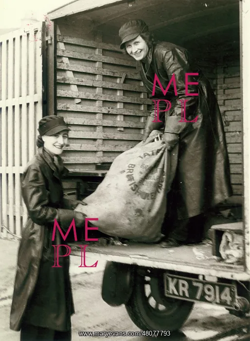 : Women on war work : Women on war work