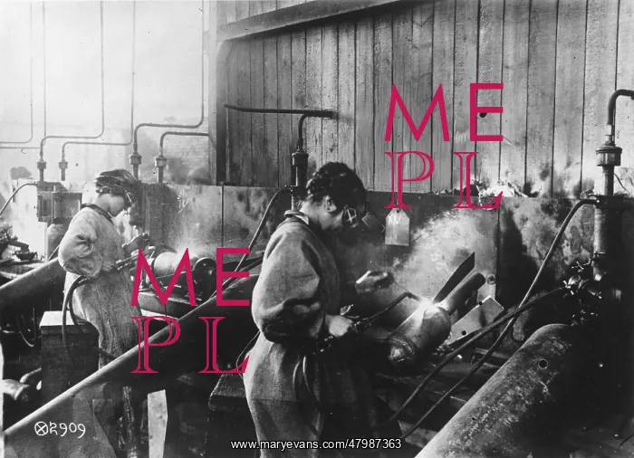  : Women war workers, USA