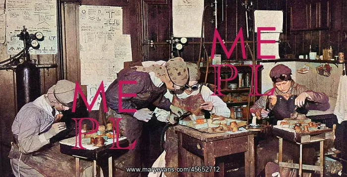 : Women welders at work, WW1 : Women welders at work, WW1