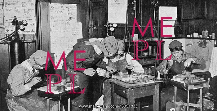 : Women welders at work, WW1 : Women welders at work, WW1