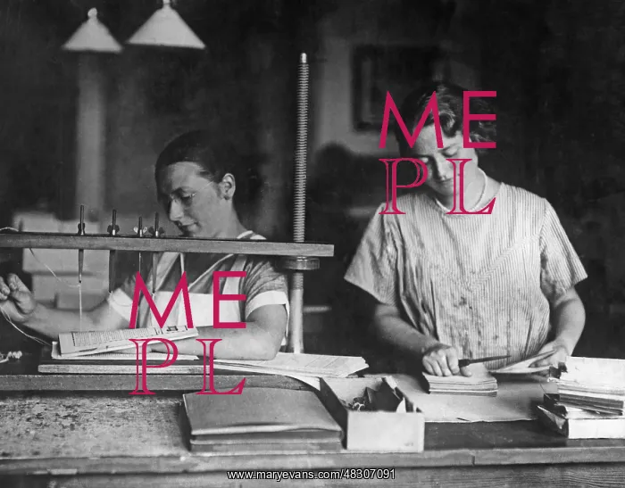 : Women workers in a bookbindery, 1937 : Women workers in a bookbindery, 1937