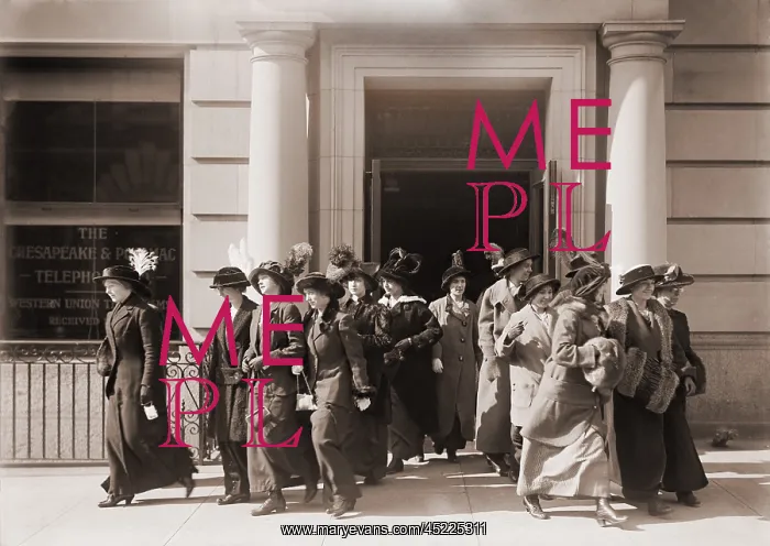 : Women workers leave the offices of the Chesapeake ? : Women workers leave the offices of the Chesapeake ?