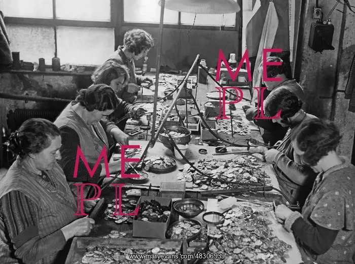 : Women workers making plaques, 1934 : Women workers making plaques, 1934