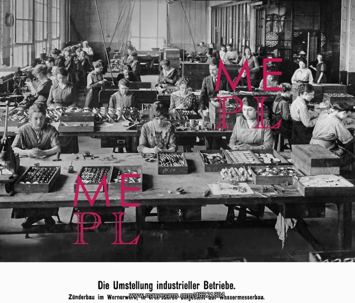 : Women workers at the Wernerwerk in Berlin, 1920 : Women workers at the Wernerwerk in Berlin, 1920