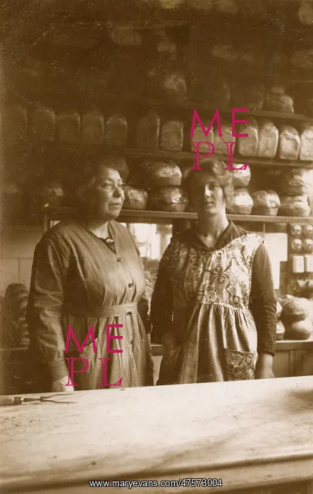  : Two women working in a bakery