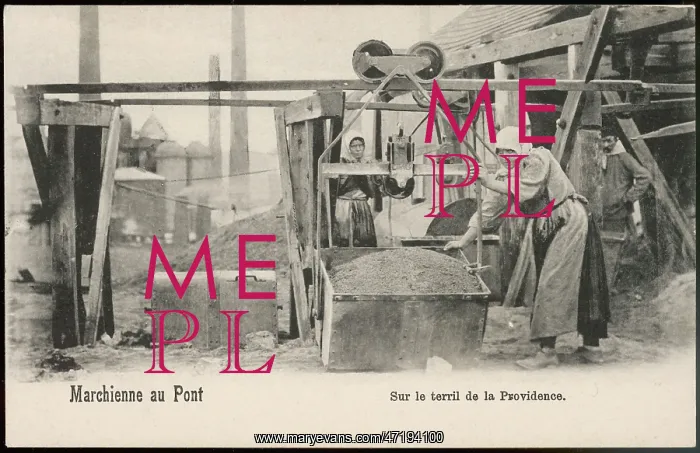  : WOMEN WORKING / COAL