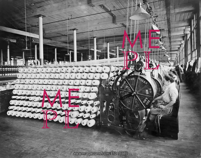 : Women working at textile machines, beaming ? : Women working at textile machines, beaming ?
