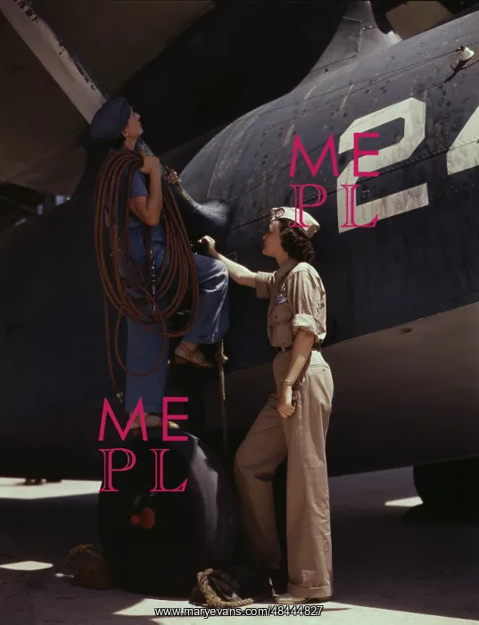 : Women working on U.S. Navy planes at the Naval : Women working on U.S. Navy planes at the Naval
