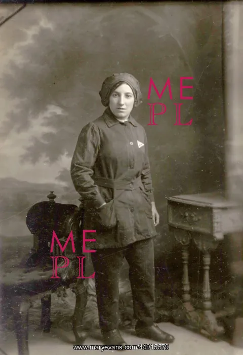 : Women WW1 Munitions : Women WW1 Munitions
