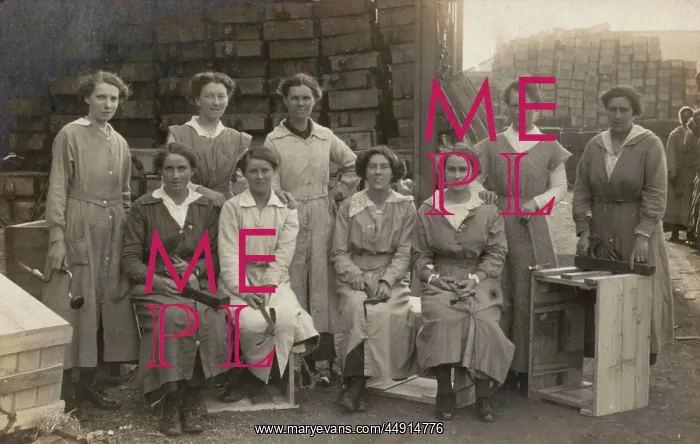 : Women WW1 Work Carpenters : Women WW1 Work Carpenters