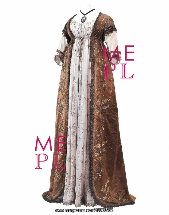 : Women's dress embroidered with leaf decorations : Women's dress embroidered with leaf decorations