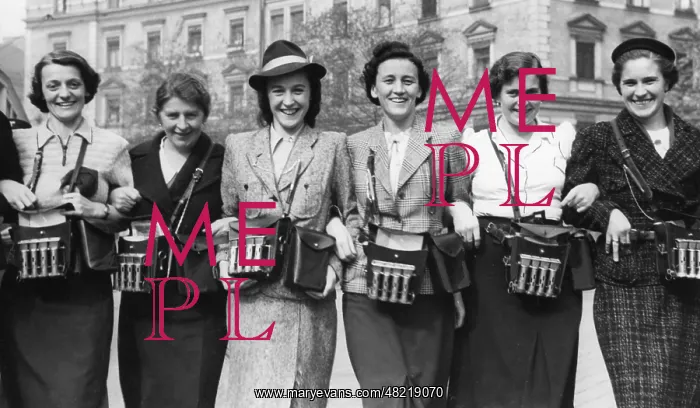 : Women's emergency service during the war : Women's emergency service during the war