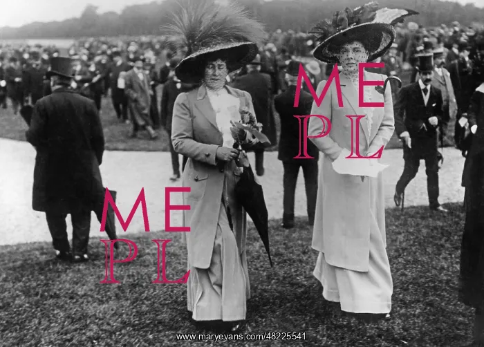 : Women's fashion, 1909 : Women's fashion, 1909
