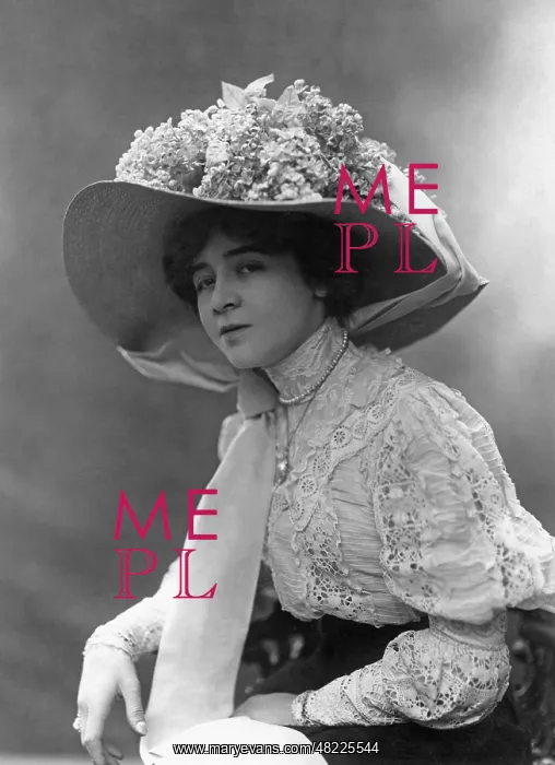: Women's fashion, 1909 : Women's fashion, 1909