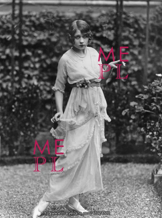 : Women's fashion, 1912 : Women's fashion, 1912