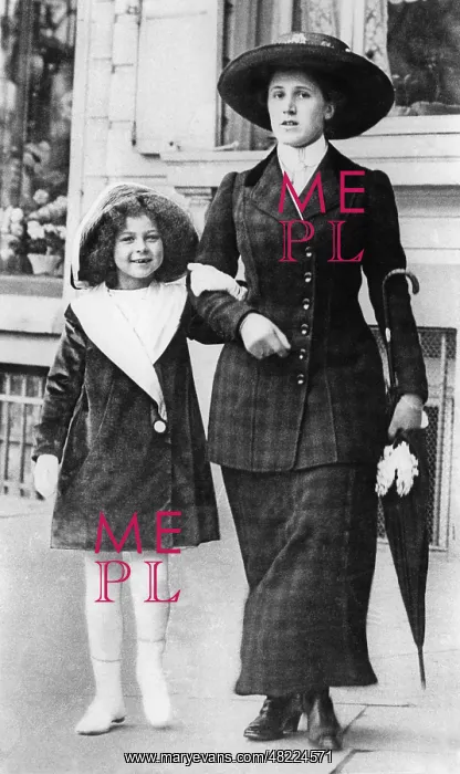 : Women's fashion, 1914 : Women's fashion, 1914