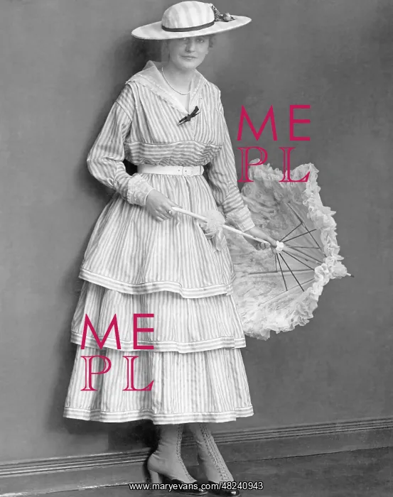 : Women's fashion, 1916 : Women's fashion, 1916
