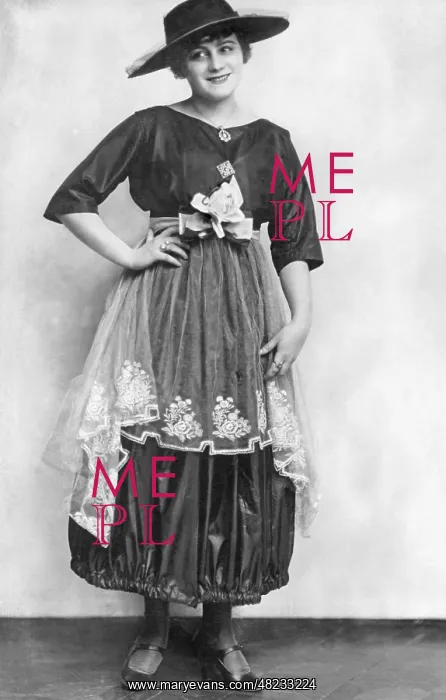  : Women's fashion, 1918