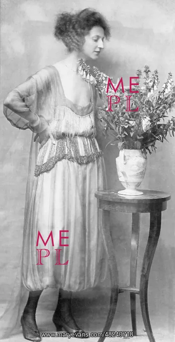 : Women's fashion, 1919 : Women's fashion, 1919