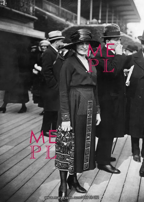 : Women's fashion, 1920 : Women's fashion, 1920