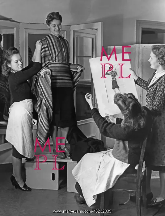 : Women's fashion, 1941 : Women's fashion, 1941