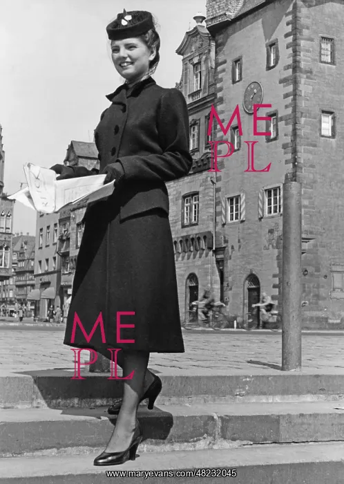 : Women's fashion, 1941 : Women's fashion, 1941