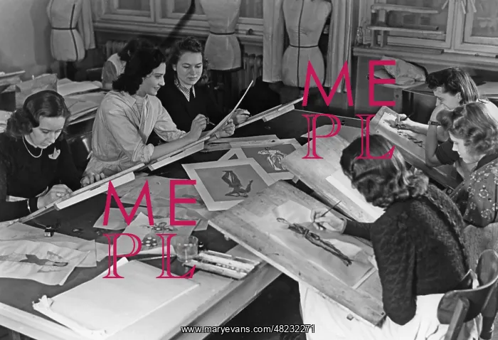 : Women's fashion, 1941 : Women's fashion, 1941