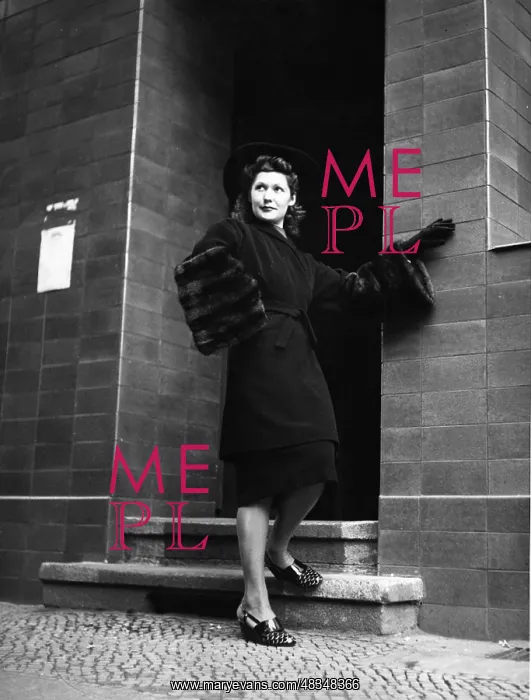 : Women's fashion, 1941 : Women's fashion, 1941