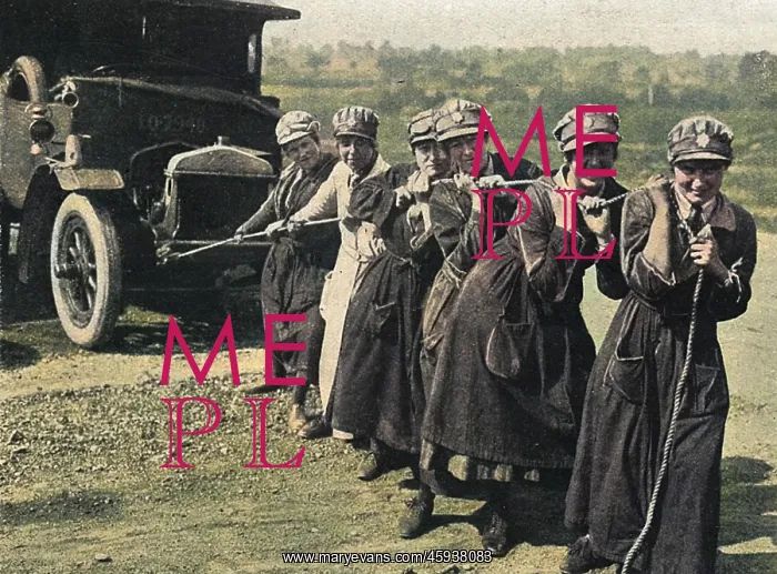 : Women's Legion pulling a broken down ambulance, WWI : Women's Legion pulling a broken down ambulance, WWI