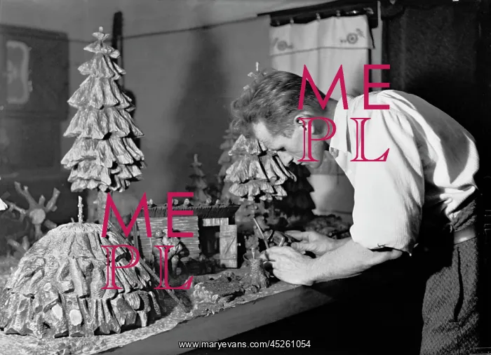 : Wood Craftsman around 1930 : Wood Craftsman around 1930