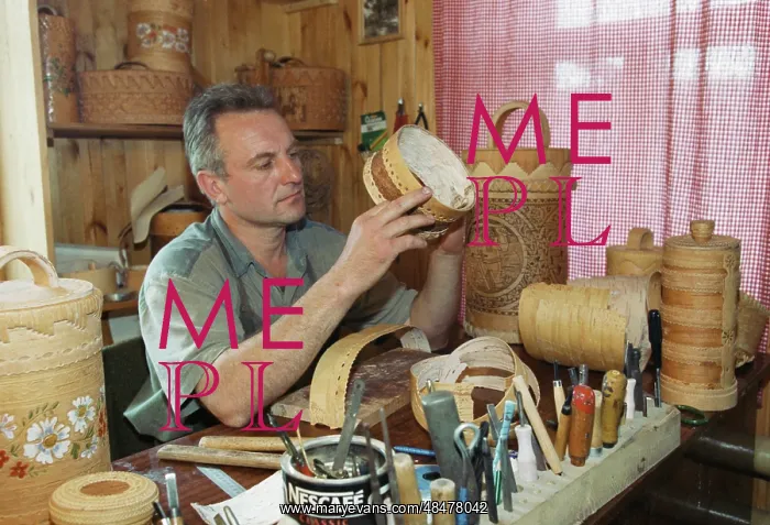 : Woodcarver Viktor Mazdorov : Woodcarver Viktor Mazdorov