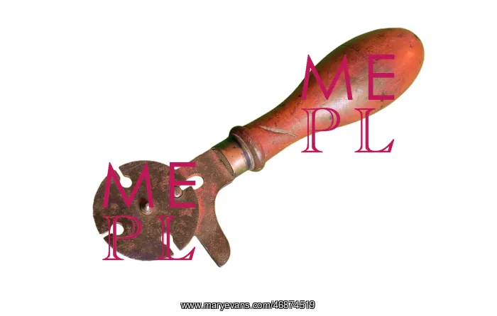: Wooden handled dough / pastry cutter : Wooden handled dough / pastry cutter