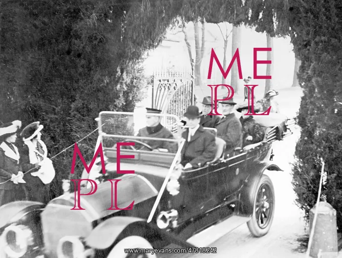 : Woodrow Wilson being driven to the White House : Woodrow Wilson being driven to the White House