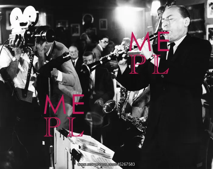 : Woody Herman and his boys swing during a one night : Woody Herman and his boys swing during a one night