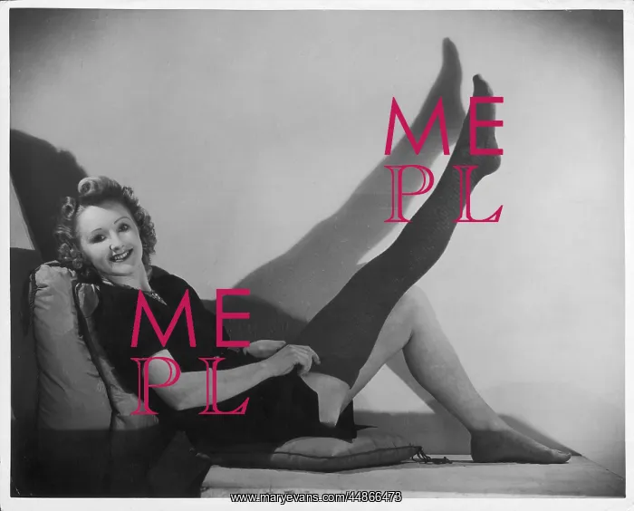 : WOOLLY STOCKINGS C.1940 : WOOLLY STOCKINGS C.1940