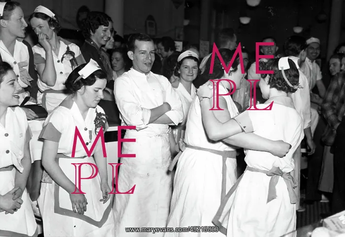 : WOOLWORTH STRIKE-Members of the Dept. Store ? : WOOLWORTH STRIKE-Members of the Dept. Store ?