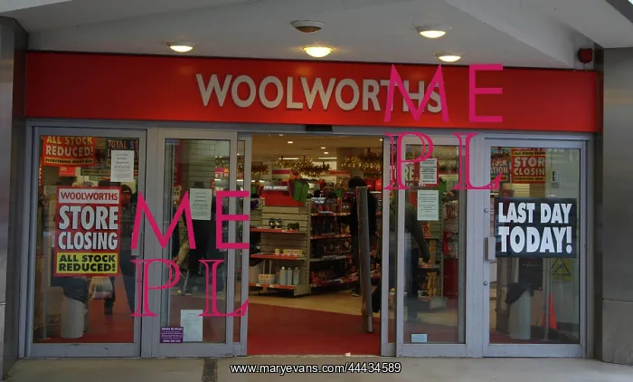  : Woolworths Closes