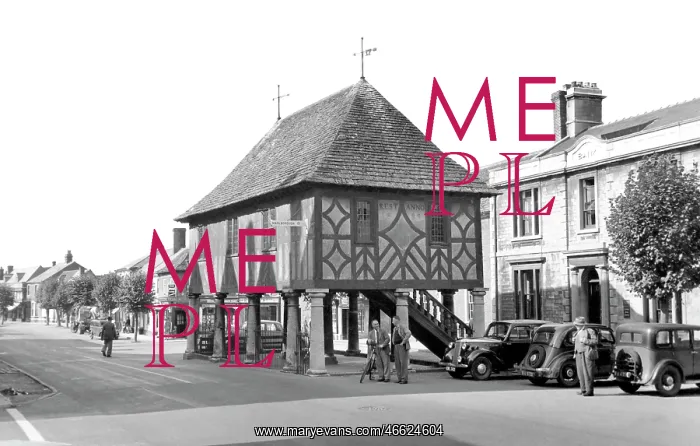  : Wootton Bassett, the Town Hall c1950