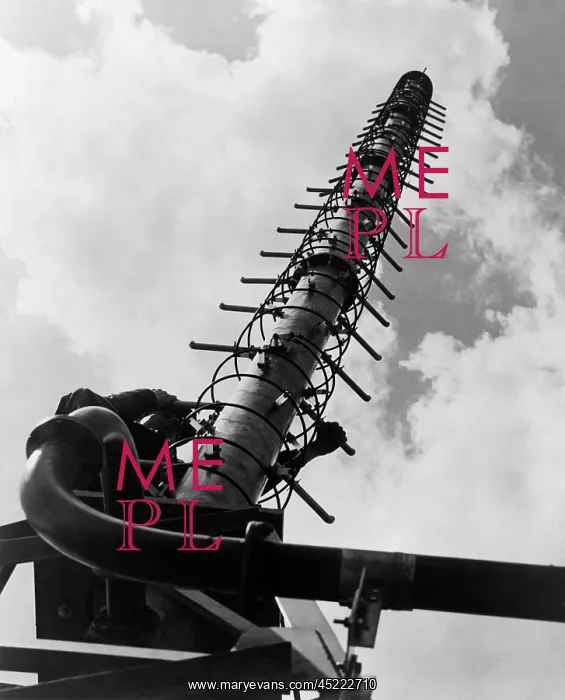 : Worker climbing a Helical television antenna ? : Worker climbing a Helical television antenna ?