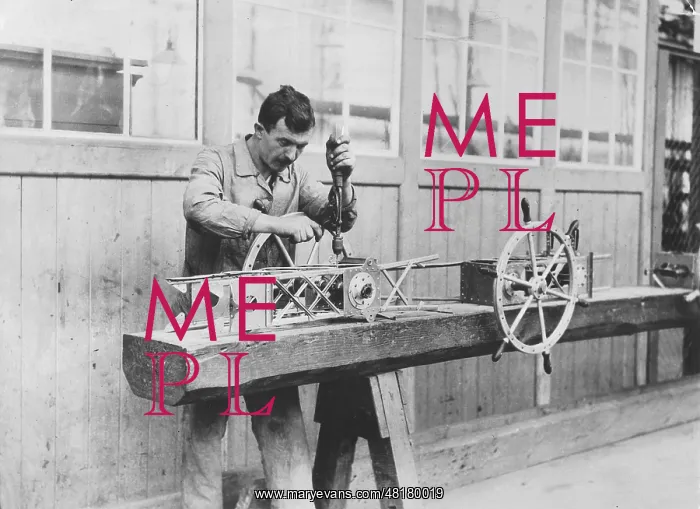 : Worker in the construction of a Zeppelin, 1924 : Worker in the construction of a Zeppelin, 1924